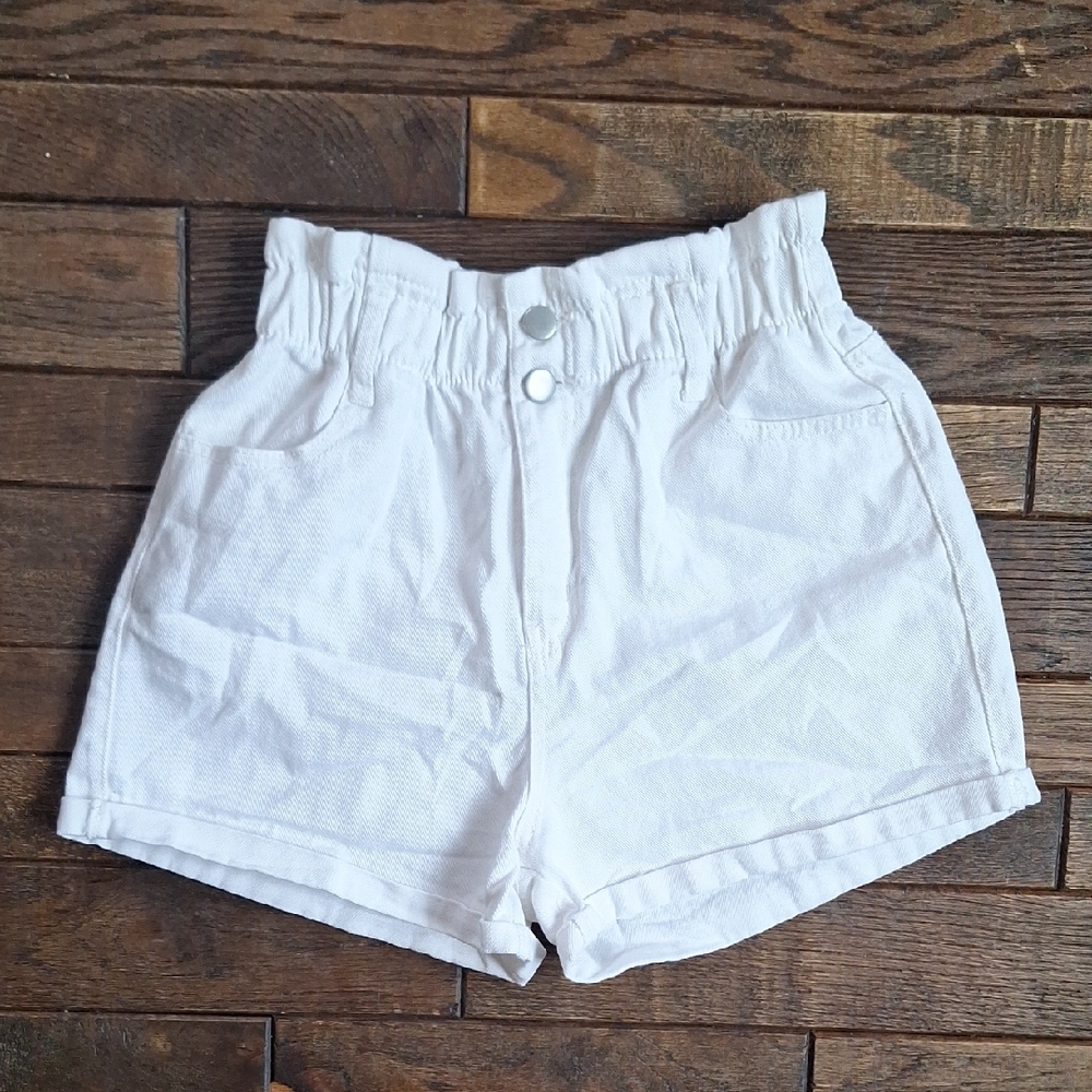 Love Tree White High-Waisted Stretchy  Elastic Waist Shorts. Size Small